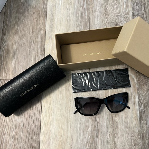 Burberry Cat Eye Sunglasses - Picture 4 of 4